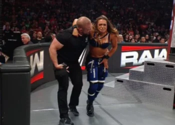 Zoey Stark sufre una lesión de rodilla en WWE RAW