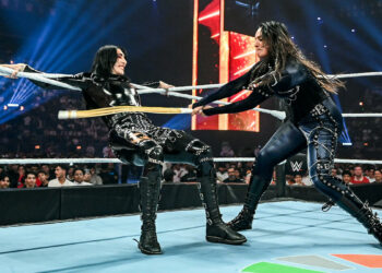 Rhea Ripley sale de Night of Champions 2025 con problemas físicos