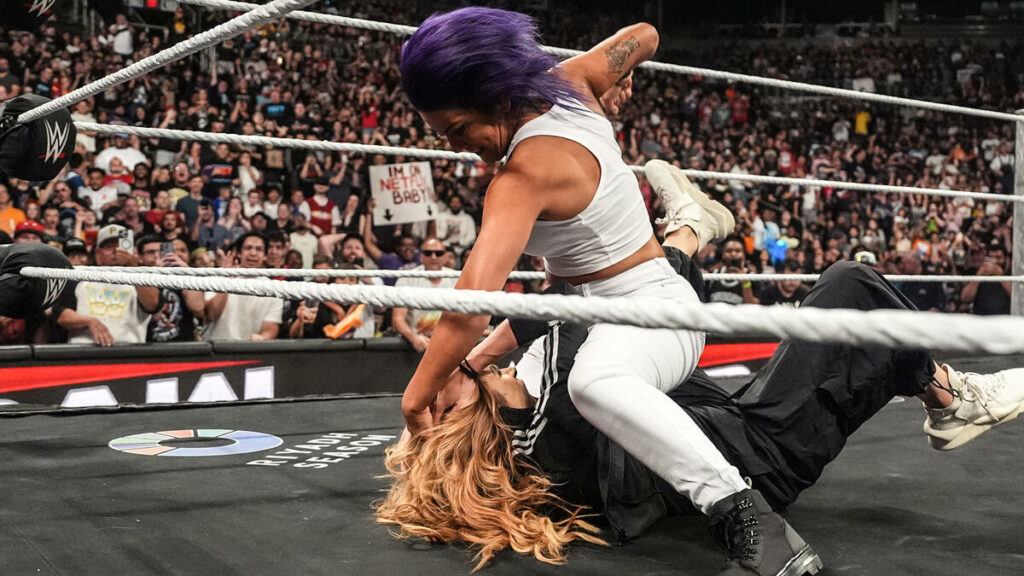 Bayley regresa en WWE RAW