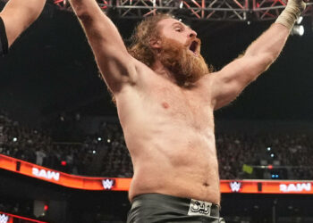 En WWE, y en la mayoría de empresas importantes, los planes creativos cambian constantemente debido a numerosos factores. De cara a WrestleMania 42, evento para el que aún quedan varios meses, ya se han producido varios cambios creativos por cuestiones como, por ejemplo, la lesión de Seth Rollins. Sin embargo, hay otro factor que ha afectado a los planes de otro luchador.