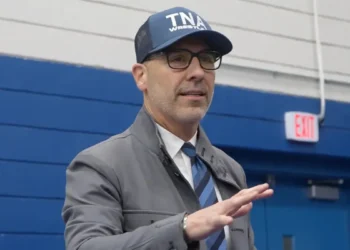 Carlos Silva explica la filosofía de TNA sobre el talento que sueña con WWE