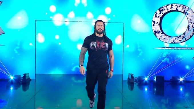 Roman Reigns regresa en WWE RAW