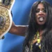 Naomi confirma su llegada definitiva a Raw tras ganar el Campeonato Mundial Femenino en Evolution Naomi estará en RAW para tratar la situación de su Campeonato Mundial Femenino de WWE
