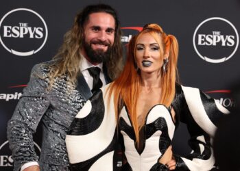 Asaltan una vivienda de Seth Rollins y Becky Lynch
