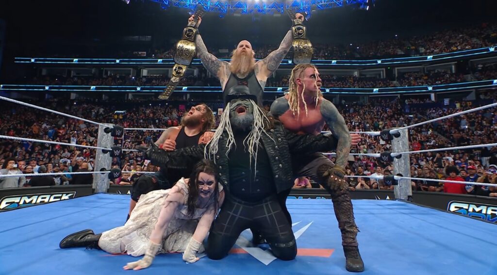 Wyatt Sicks ganan el Campeonato por Parejas de WWE en SmackDown