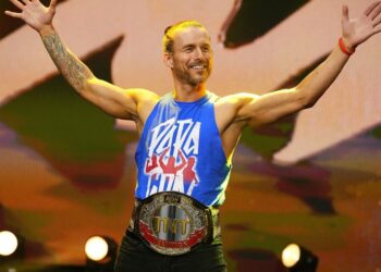 Adam Cole deja vacante el Campeonato de TNT y no podrá luchar en AEW All In: Texas