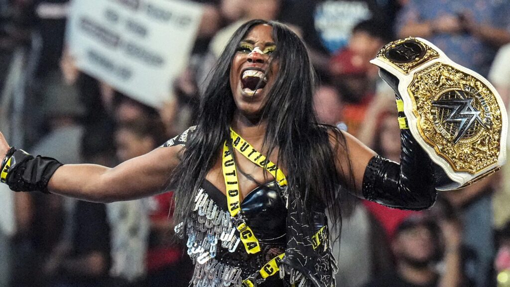Naomi canjea y gana el Campeonato Mundial Femenino de WWE en Evolution 2025