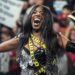 Naomi canjea y gana el Campeonato Mundial Femenino de WWE en Evolution 2025 Naomi canjea y gana el Campeonato Mundial Femenino de WWE en Evolution 2025