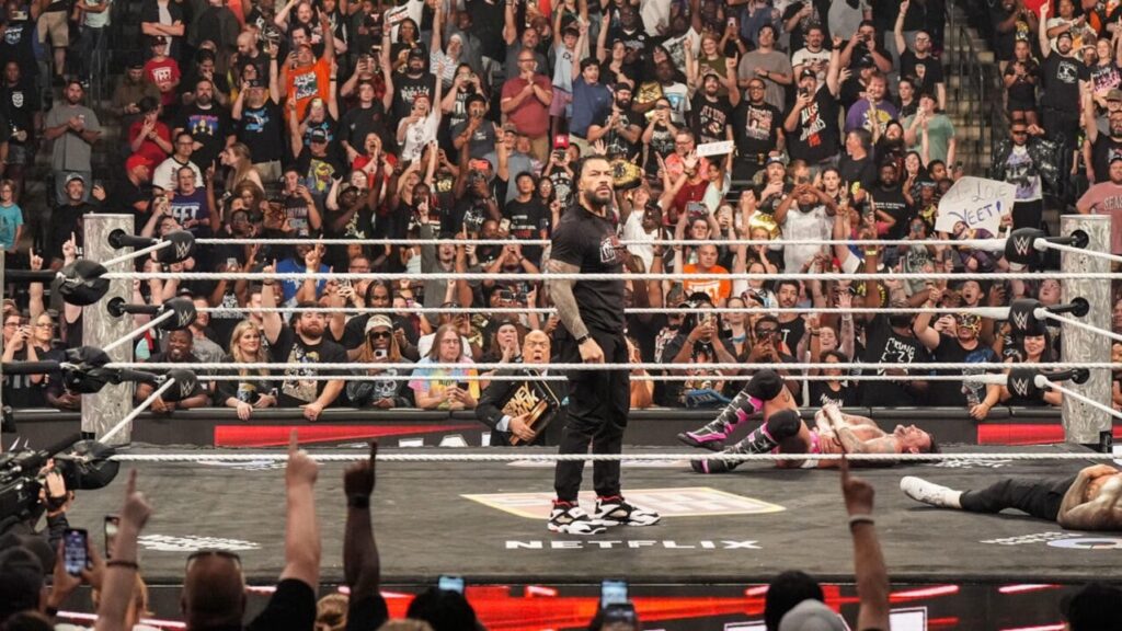 Roman Reigns regresa en WWE RAW