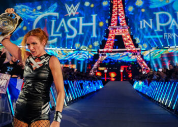 Becky Lynch vence a Nikki Bella en WWE Clash in Paris y sigue siendo la Campeona Femenina Intercontinental
