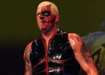 Dustin Rhodes se somete a cirugía de reemplazo total en ambas rodillas