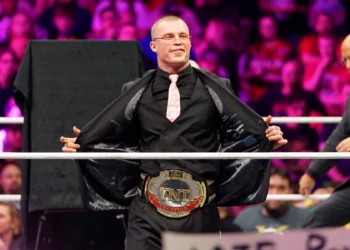 Kyle Fletcher firmó una renovación de contrato importante con AEW hace unos meses