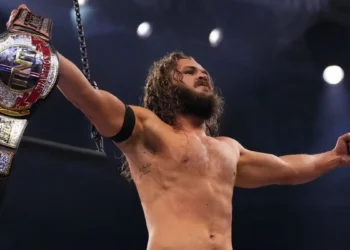 Jack Perry trata de contactar con los Young Bucks, pero es ignorado