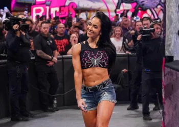 Paul Heyman tiene claro que AJ Lee no está al nivel de Becky Lynch
