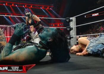 Asuka y Kairi Sane traicionan a IYO SKY en WWE RAW