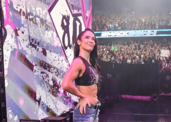 AJ Lee revela por qué está ausente de WWE: “No estoy lesionada, solo de gira”