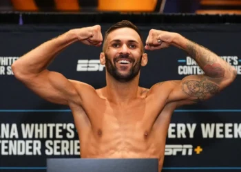 Hecher Sosa hace historia y se suma a la lista de españoles que pelearán en UFC