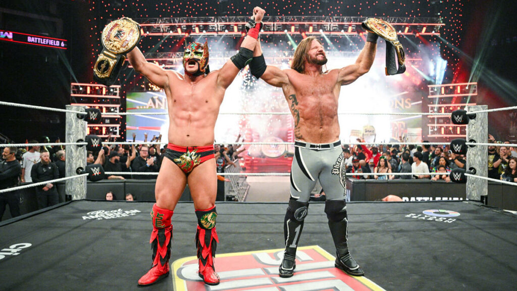 AJ Styles y Dragon Lee ganan el Campeonato Mundial por Parejas de WWE en RAW