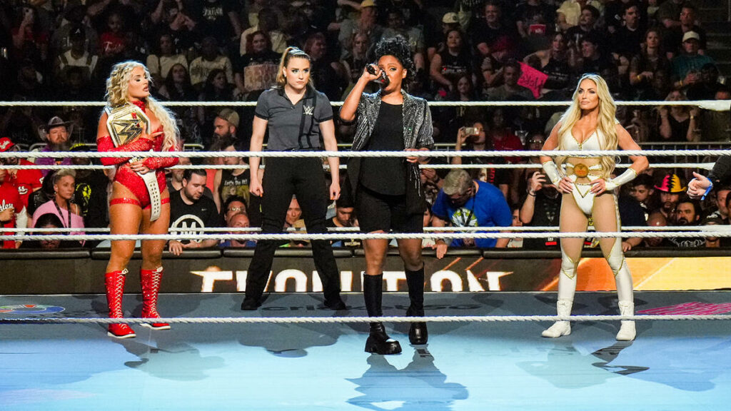 Trish Stratus da a conocer que su lucha ante Tiffany Stratton en WWE Evolution estuvo cerca de no darse