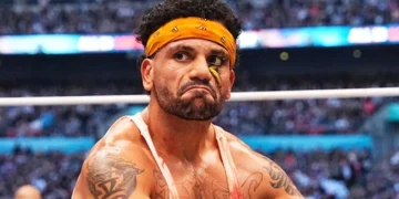 Ortiz confirma que seguirá en AEW por un año más: “Me encanta trabajar aquí, incluso detrás de cámaras” Ortiz confirma que seguirá en AEW por un año más: “Me encanta trabajar aquí, incluso detrás de cámaras”