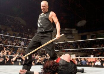 The Sandman explica por qué no ha firmado un contrato de leyenda con WWE