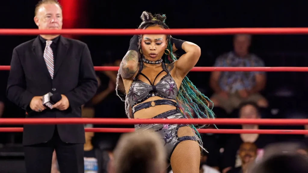 Lacey Lane (anteriormente Kayden Carter) firma con AEW