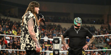 Rey Mysterio regresa en WWE RAW tras meses fuera de acción Rey Mysterio regresa en WWE RAW tras meses fuera de acción