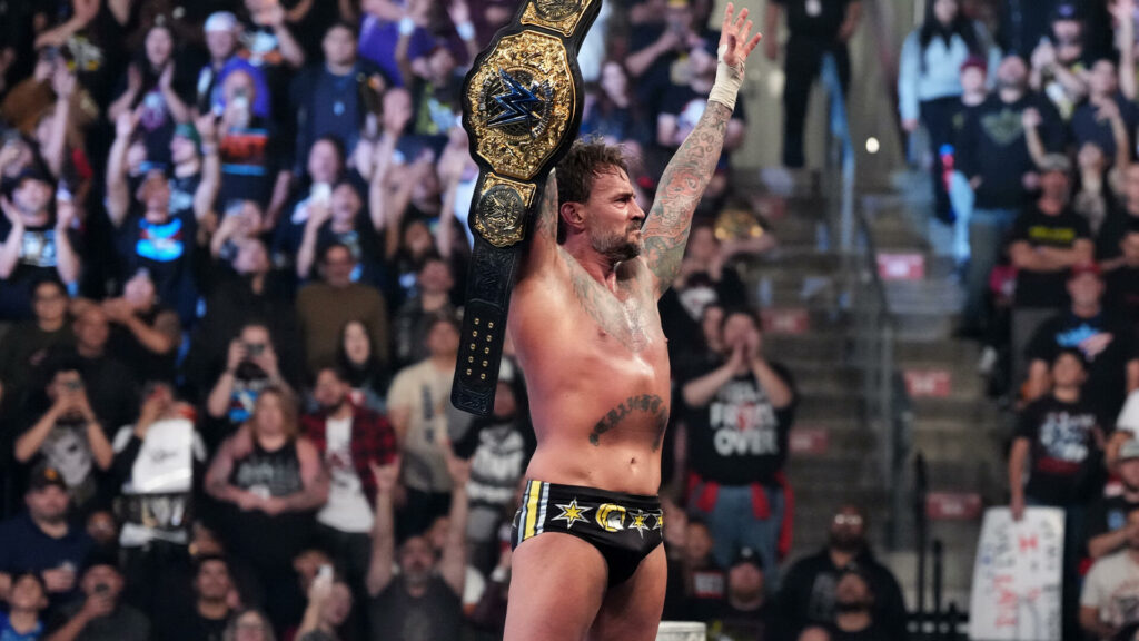 CM Punk recupera el Campeonato Mundial Peso Pesado en WWE Saturday Night Main Event