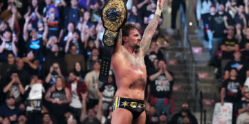 CM Punk recupera el Campeonato Mundial Peso Pesado en WWE Saturday Night Main Event