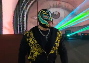 Rey Mysterio regresa en WWE RAW tras meses fuera de acción