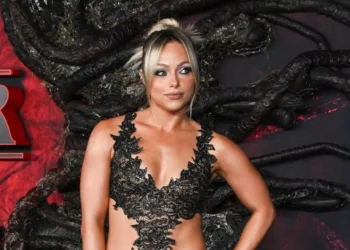 Liv Morgan deslumbra en la premiere de Stranger Things 5 y lanza una pista sobre su regreso a WWE