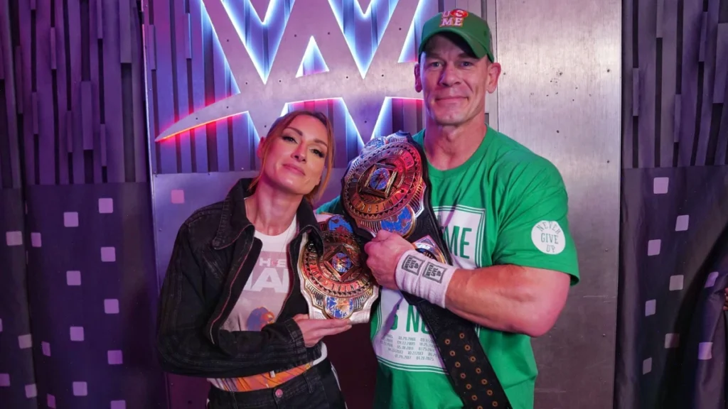 Becky Lynch publica una imagen con John Cena en backstage: “Campeonatos Intercontinentales. Es cosa de los GOATS”