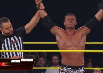 Frankie Kazarian vence a Mike Santana para ganar el Campeonato Mundial de TNA