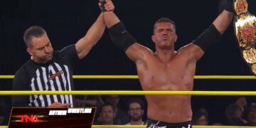 Frankie Kazarian vence a Mike Santana para ganar el Campeonato Mundial de TNA