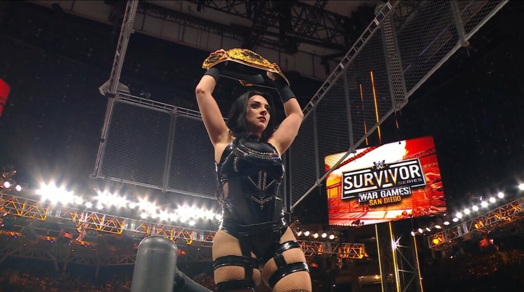 Stephanie Vaquer retiene el Campeonato Mundial Femenino de WWE en Survivor Series WarGames 2025