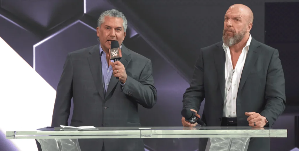 Mark Shapiro elogia a Triple H y Nick Khan por “llevar a WWE más allá del legado de Vince McMahon” Mark Shapiro elogia a Triple H y Nick Khan por “llevar a WWE más allá del legado de Vince McMahon”