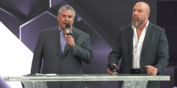 Mark Shapiro elogia a Triple H y Nick Khan por “llevar a WWE más allá del legado de Vince McMahon” Mark Shapiro elogia a Triple H y Nick Khan por “llevar a WWE más allá del legado de Vince McMahon”