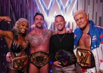 Tony Khan responde al “mensaje” de WWE con una reflexión inesperada sobre Cody, Punk y su pasado en AEW