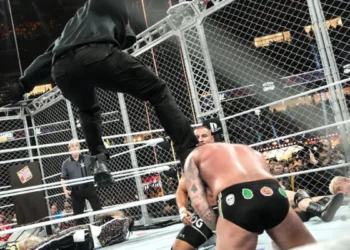 SPOILER: identidad de la persona misteriosa que atacó a CM Punk en Survivor Series WarGames 2025