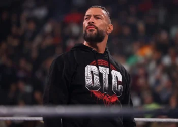 Jake Paul lanza un reto directo a Roman Reigns: “En el ring de boxeo, los noqueo a todos”