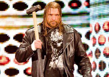 Triple H recuerda cómo accidentalmente hizo sangrar a The Undertaker con el mazo