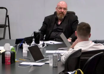 Dave Meltzer critica la edad del equipo creativo de WWE: “Viven en su propia burbuja”